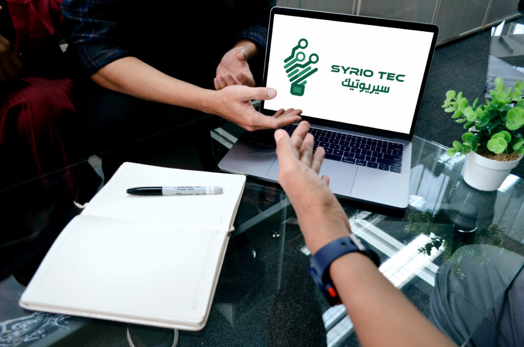 Laptop_Screen_Mockup_Syr Tec